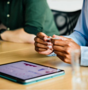 数据过载正在成为新问题，交易者如何在信息洪流中做选择？